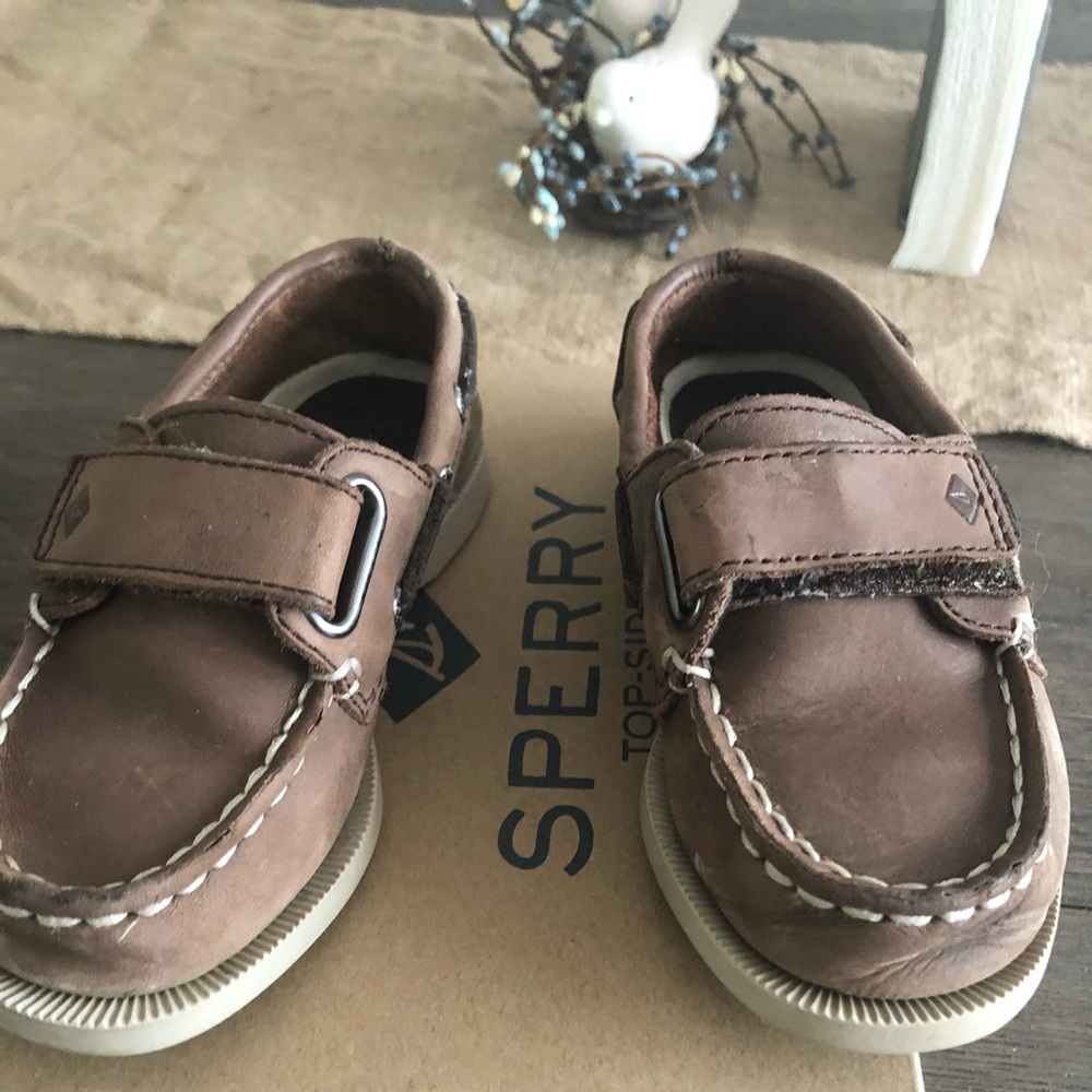 Sperry Topsider toddler boy size 9.